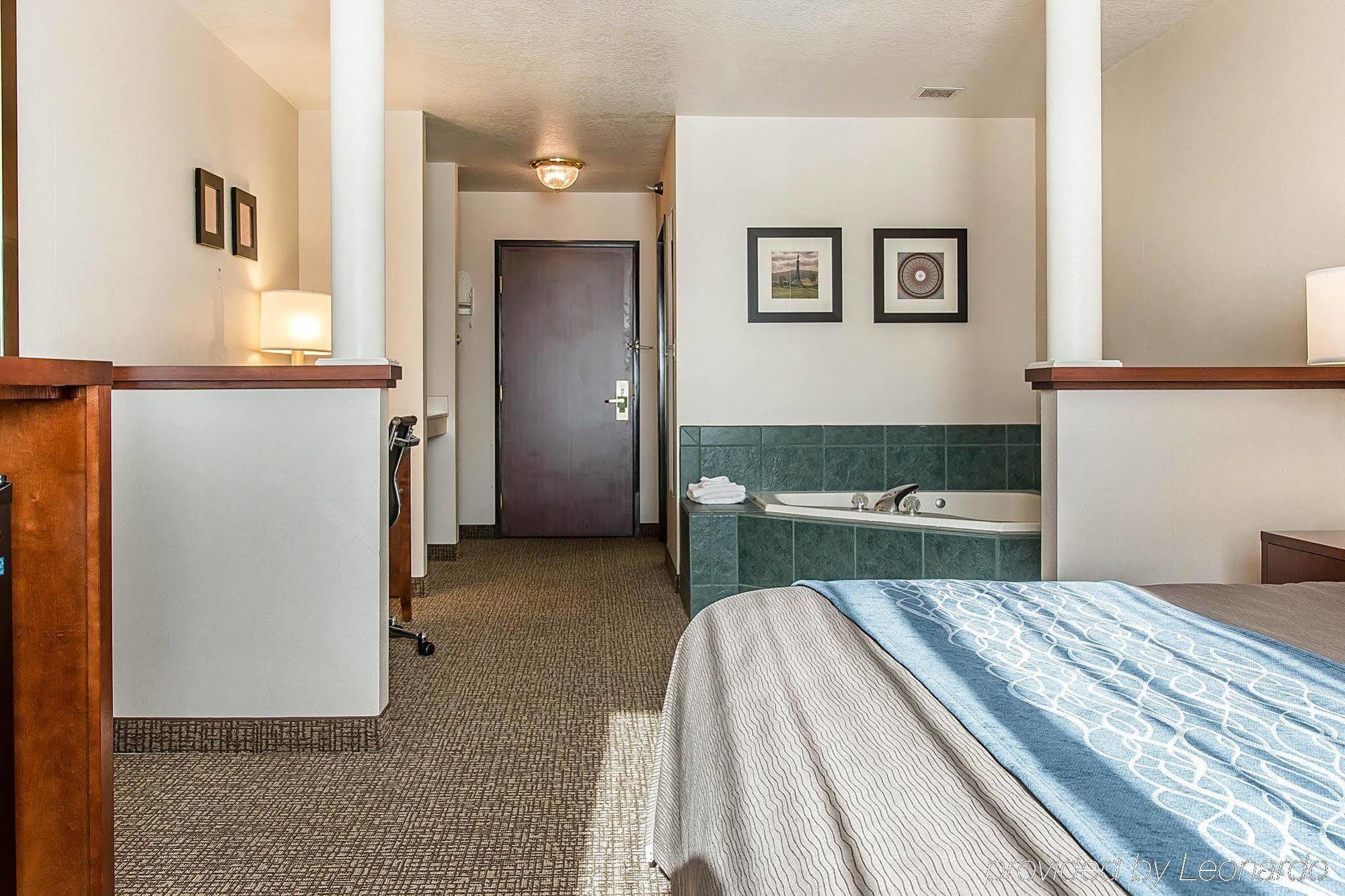 Bluffton Inn & Suites Exterior photo